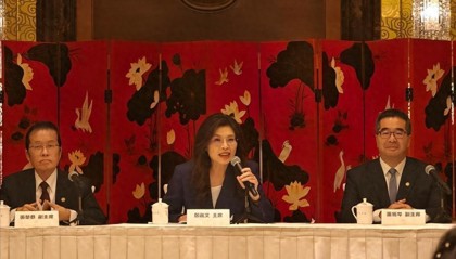 太罕见！蓝营集体为郑丽文撑腰，10位县市长表态，蒋万安瞒不住了
